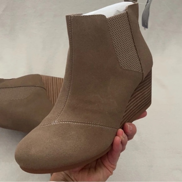 TOMS Kayley Taupe Grey Suede Boot - Picture 9 of 16